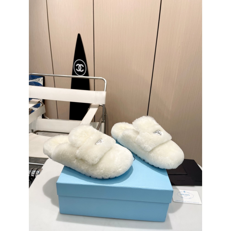 Pra*a slippers
